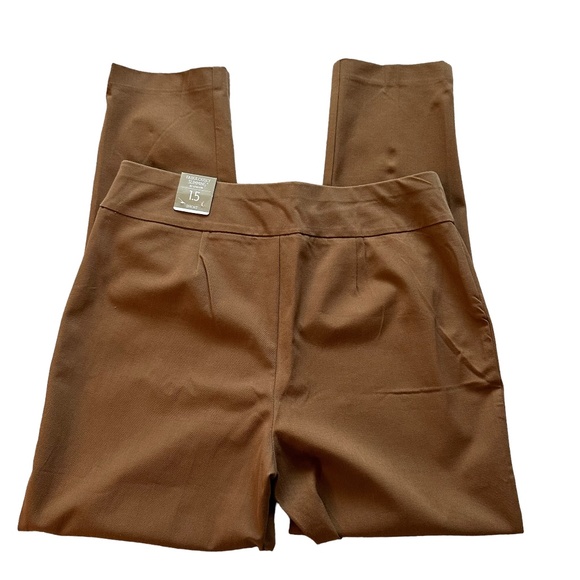 Chico's Pants 1.5 Short US M/10 Short Slimming 4 Way Stretch Pull on Cafe NEW - Picture 5 of 16